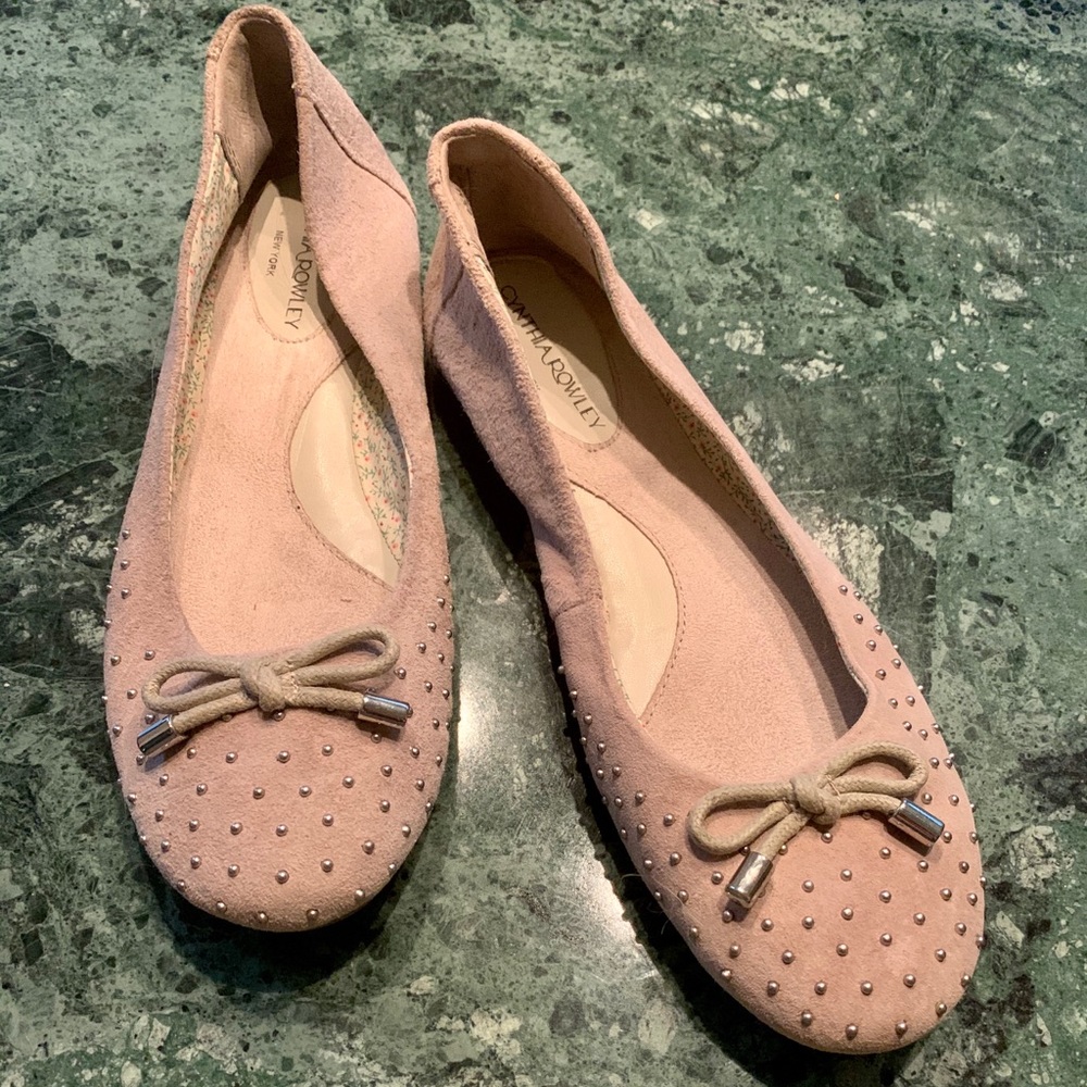 Like new Cynthia Rowley grey suede ballet flats